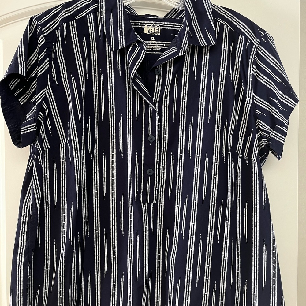 REI Navy and White Patterned Shirt